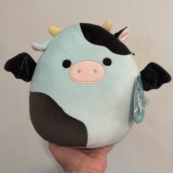 Cillian the Cow Bat 8” Squishmallow - Picture 1 of 4